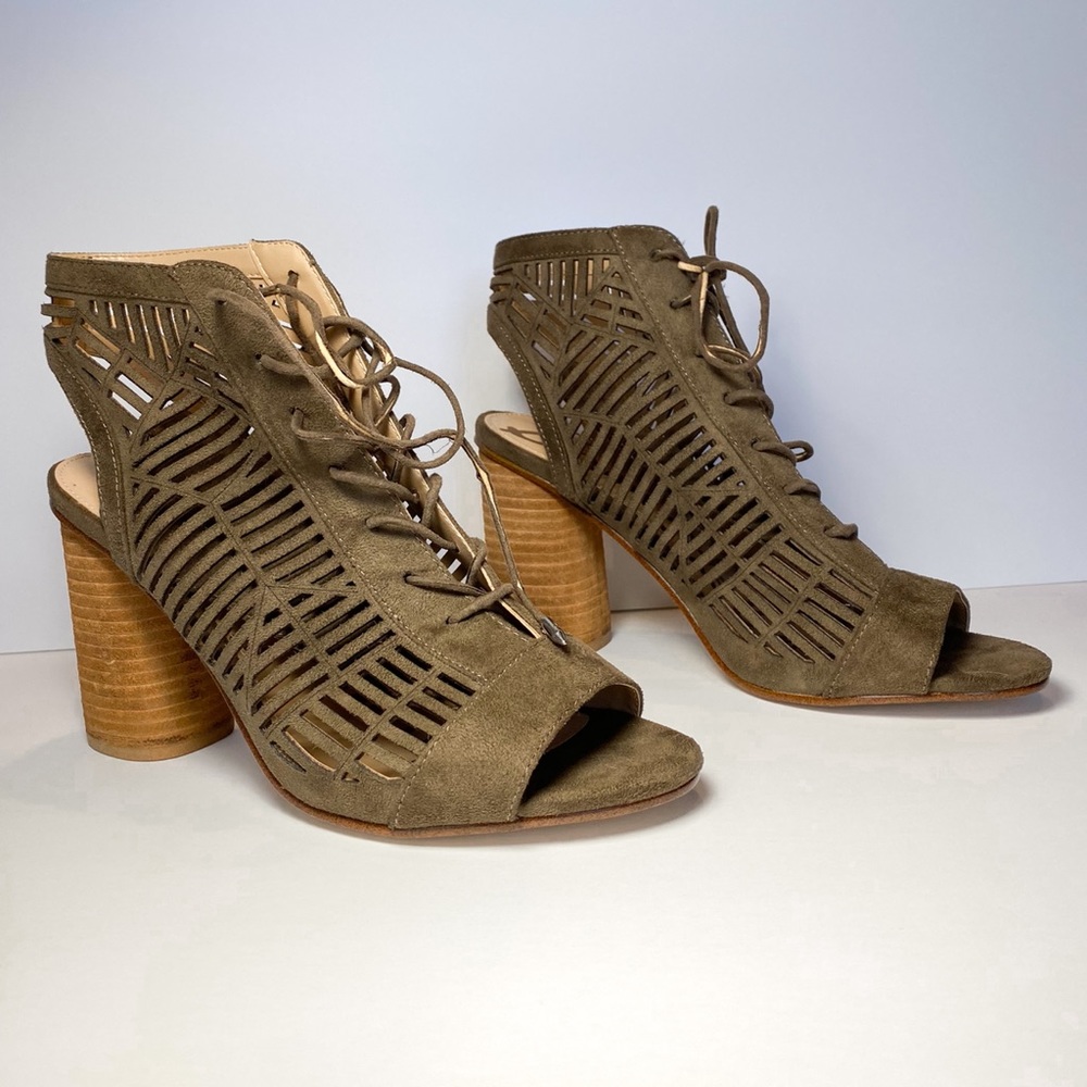 Sam Edelman Beige Rocco Sandal | Size 9.5